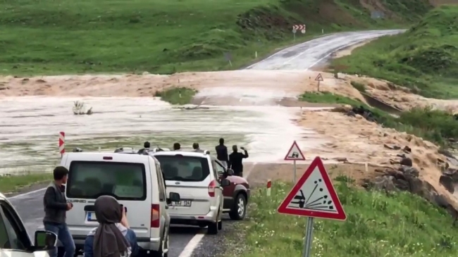Erzurum’da sağanak sele dönüştü